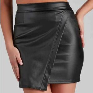 Windsor black leather Ever Stylin mini skirt